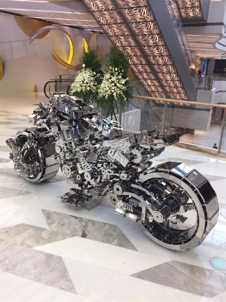 商場(chǎng)鏡面鏤空創(chuàng)意摩托車(chē)不銹鋼雕塑定制